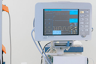 Heart beat monitor displaying vital signs.